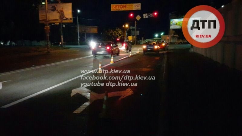 В Киеве на Воздухофлотском проспекте пешеход не разминулся с Daewoo (фото) - фото 1 В Киеве на Воздухофлотском проспекте пешеход не разминулся с Daewoo (фото) - фото 1