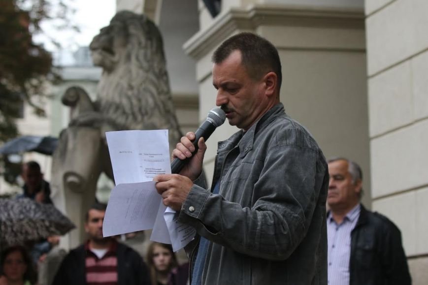 Під Львівською ОДА активісти вимагають реформ і закликають до відповіді Порошенка (ФОТО) (фото) - фото 1 Під Львівською ОДА активісти вимагають реформ і закликають до відповіді Порошенка (ФОТО) (фото) - фото 1
