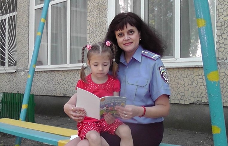 Державтоінспекція Кіровоградщини нагадує малечі: «Правила дорожні – пам’ятай завжди!» (фото) - фото 1 Державтоінспекція Кіровоградщини нагадує малечі: «Правила дорожні – пам’ятай завжди!» (фото) - фото 1