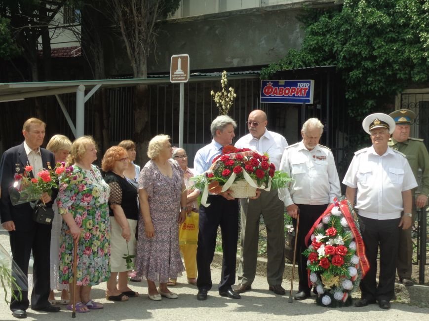 В Алупке почтили память павших в Великой Отечественной Войне (фото) - фото 1 В Алупке почтили память павших в Великой Отечественной Войне (фото) - фото 1