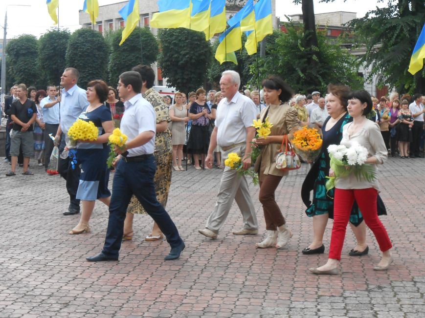 Ко Дню Конституции в Днепродзержинске состоялся торжественный митин... Ко Дню Конституции в Днепродзержинске состоялся торжественный митинг (фото) - фото 9
