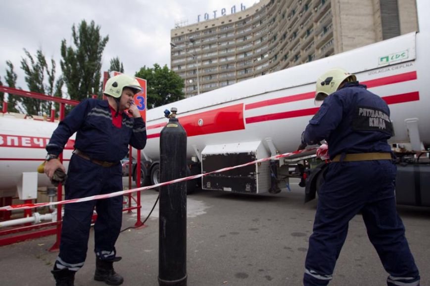 Кличко предложил владельцам добровольно демонтировать 200 незаконных заправок (ФОТО) (фото) - фото 1 Кличко предложил владельцам добровольно демонтировать 200 незаконных заправок (ФОТО) (фото) - фото 1