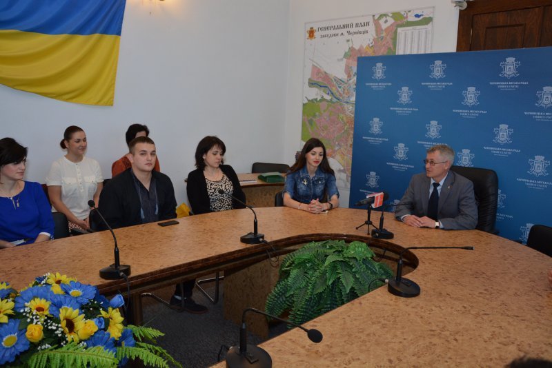 У Чернівцях нагородили кращих молодіжних активістів (ФОТО) (фото) - фото 3 У Чернівцях нагородили кращих молодіжних активістів (ФОТО) (фото) - фото 3
