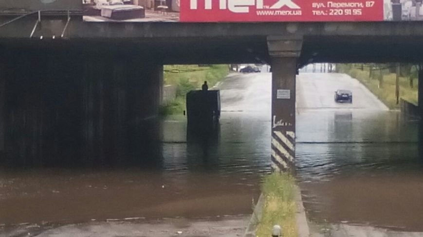 Запорожье уходит под воду: в областном центре потоп. ФОТО