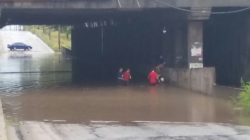 Запорожье уходит под воду: в областном центре потоп. ФОТО