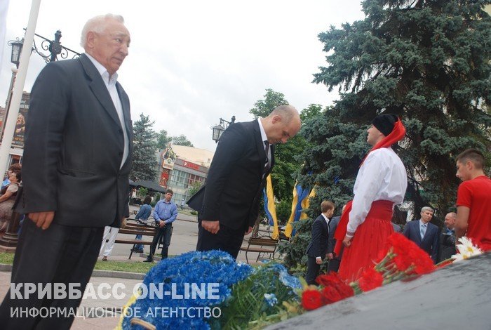 Кривой Рог отметил 19-ю годовщину Конституции Украины (ФОТО) (фото) - фото 1 Кривой Рог отметил 19-ю годовщину Конституции Украины (ФОТО) (фото) - фото 1