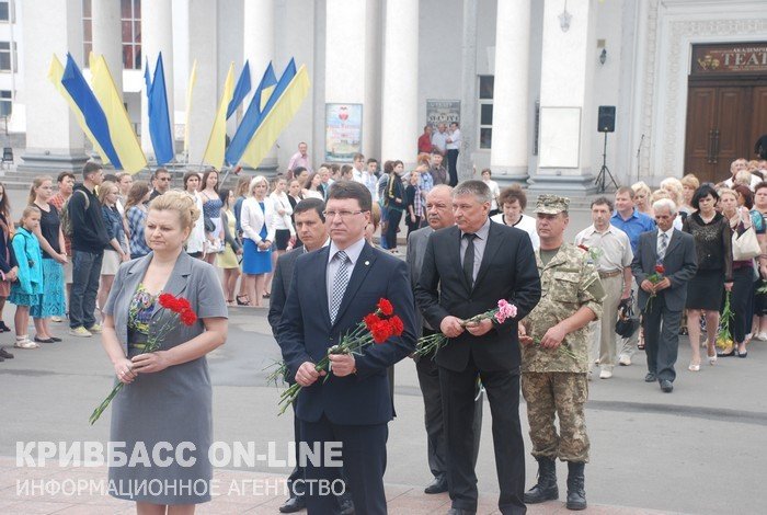 Кривой Рог отметил 19-ю годовщину Конституции Украины (ФОТО) (фото) - фото 1 Кривой Рог отметил 19-ю годовщину Конституции Украины (ФОТО) (фото) - фото 1