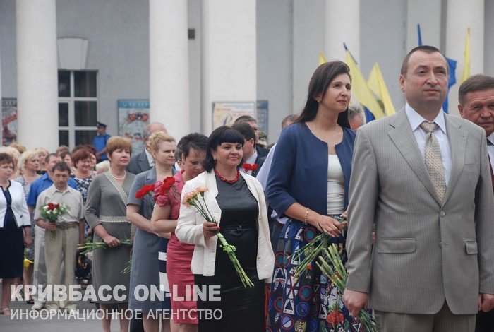 Кривой Рог отметил 19-ю годовщину Конституции Украины (ФОТО) (фото) - фото 1 Кривой Рог отметил 19-ю годовщину Конституции Украины (ФОТО) (фото) - фото 1