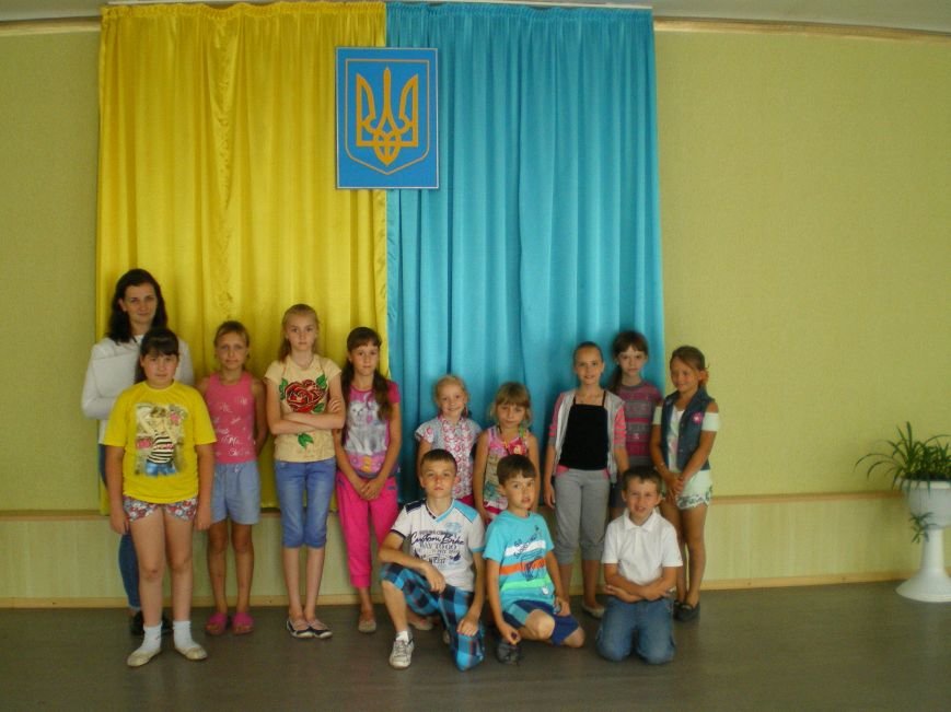 В Димитрове учащиеся начальных классов изучали украинскую Конституцию (фото) - фото 2 В Димитрове учащиеся начальных классов изучали украинскую Конституцию (фото) - фото 2