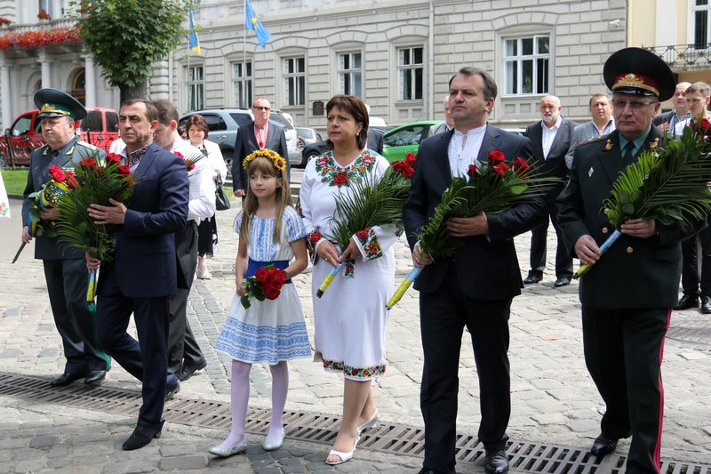 Як у Львові відзначили День Конституції (фото) - фото 3 Як у Львові відзначили День Конституції (фото) - фото 3