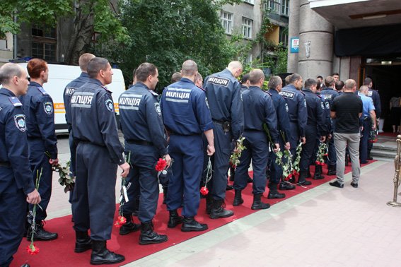 В Одессе простились с погибшим милиционером (ФОТО) (фото) - фото 1 В Одессе простились с погибшим милиционером (ФОТО) (фото) - фото 1