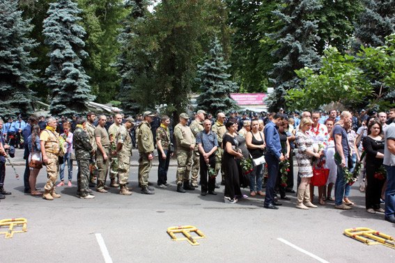 В Одессе простились с погибшим милиционером (ФОТО) (фото) - фото 1 В Одессе простились с погибшим милиционером (ФОТО) (фото) - фото 1