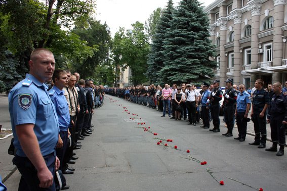 В Одессе простились с погибшим милиционером (ФОТО) (фото) - фото 1 В Одессе простились с погибшим милиционером (ФОТО) (фото) - фото 1