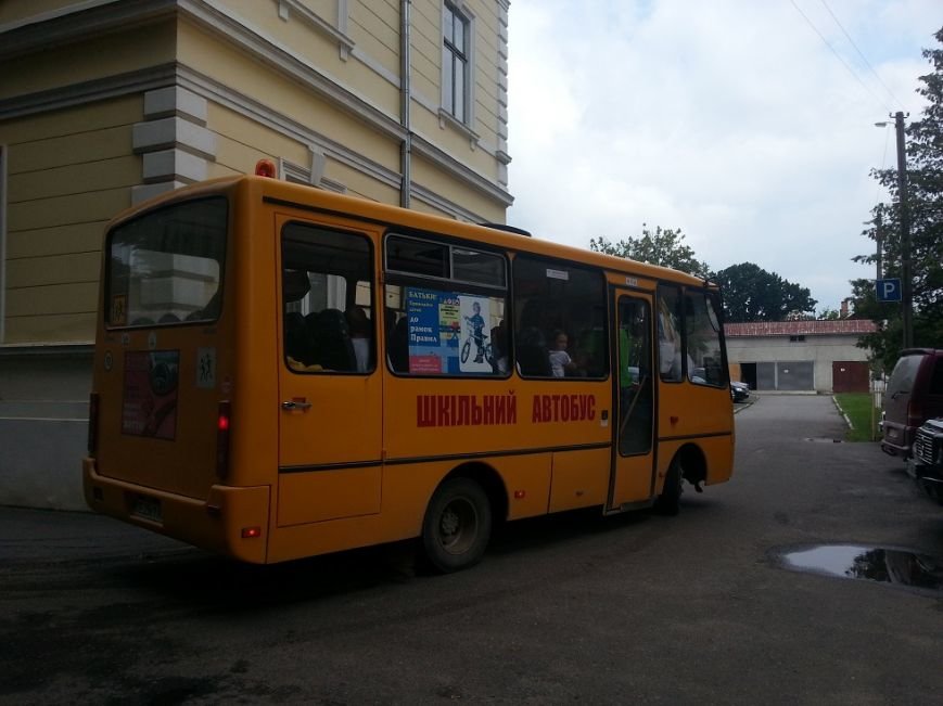 «Батьківщинівці» з подарунками навідалися до дітей з Луганщини, які відпочивають у буковинському таборі «Вербиченька» (ФОТО) (фото) - фото 5 «Батьківщинівці» з подарунками навідалися до дітей з Луганщини, які відпочивають у буковинському таборі «Вербиченька» (ФОТО) (фото) - фото 5