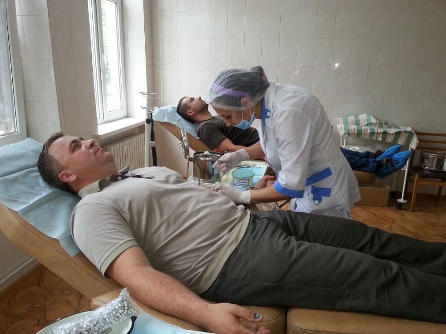 У Чернівцях «батьківщинівці» здали кров для військових в зоні АТО (ФОТО) (фото) - фото 3 У Чернівцях «батьківщинівці» здали кров для військових в зоні АТО (ФОТО) (фото) - фото 3