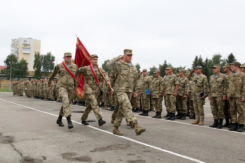 У Львові вручили бойові нагороди родичам загиблих воїнів-десантників (ФОТО) (фото) - фото 1 У Львові вручили бойові нагороди родичам загиблих воїнів-десантників (ФОТО) (фото) - фото 1