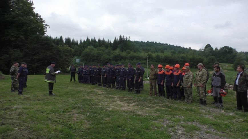 Буковинські рятувальники вчилися гасити масштабну лісову пожежу (ФОТО) (фото) - фото 9 Буковинські рятувальники вчилися гасити масштабну лісову пожежу (ФОТО) (фото) - фото 9