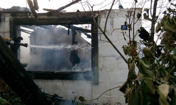 В Гродненском районе женщина выпрыгнула из окна второго этажа спасаясь от пожара (фото) - фото 3 В Гродненском районе женщина выпрыгнула из окна второго этажа спасаясь от пожара (фото) - фото 3