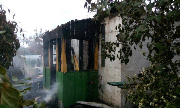 В Гродненском районе женщина выпрыгнула из окна второго этажа спасаясь от пожара (фото) - фото 2 В Гродненском районе женщина выпрыгнула из окна второго этажа спасаясь от пожара (фото) - фото 2