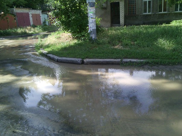В Николаеве люди с ведрами выстроились в очередь за водой (ФОТОРЕПОРТАЖ) (фото) - фото 13 В Николаеве люди с ведрами выстроились в очередь за водой (ФОТОРЕПОРТАЖ) (фото) - фото 13