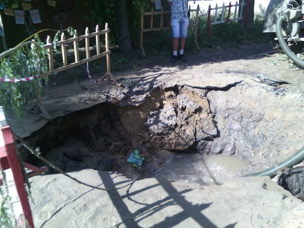В Николаеве люди с ведрами выстроились в очередь за водой (ФОТОРЕПОРТАЖ) (фото) - фото 10 В Николаеве люди с ведрами выстроились в очередь за водой (ФОТОРЕПОРТАЖ) (фото) - фото 10