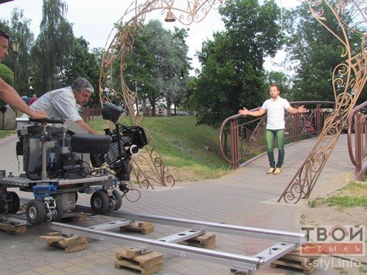 Фотофакт: певец из Ирака снимает клип в парке Жилибера (фото) - фото 1 Фотофакт: певец из Ирака снимает клип в парке Жилибера (фото) - фото 1