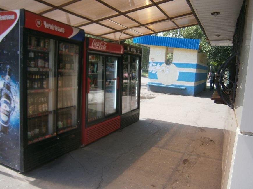 С 1 июля запрещена продажа пива в киосках, однако в Красноармейске... С 1 июля запрещена продажа пива в киосках, однако в Красноармейске и Димитрове этот запрет проигнорирован (фото) - фото 9