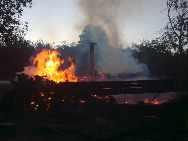 На Косівщині вогонь вщент знищив помешкання місцевої сім'ї. Загинуло двоє людей. Фото (фото) - фото 5 На Косівщині вогонь вщент знищив помешкання місцевої сім'ї. Загинуло двоє людей. Фото (фото) - фото 5