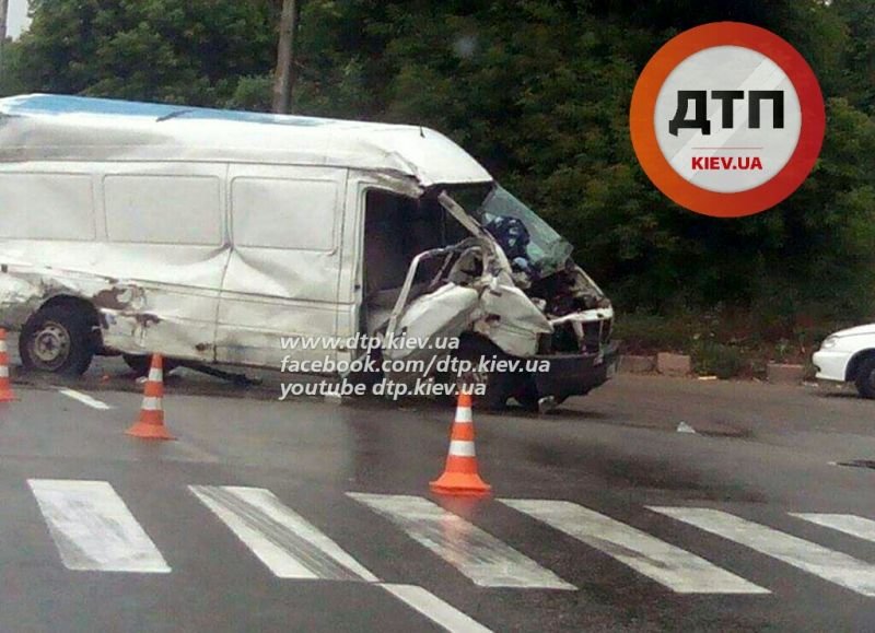 В Киеве ДТП на улице Академика Заболотного спровоцировало большой затор (ФОТО) (фото) - фото 1 В Киеве ДТП на улице Академика Заболотного спровоцировало большой затор (ФОТО) (фото) - фото 1