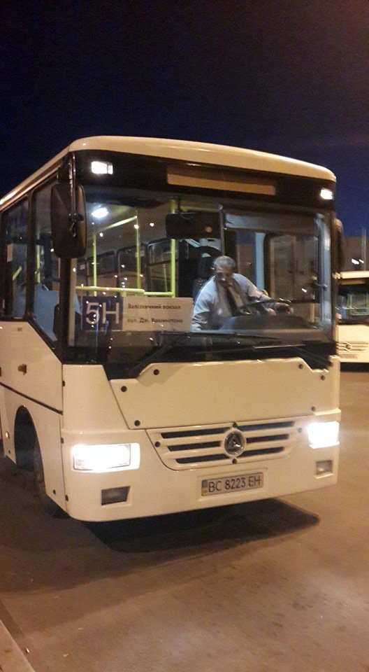 У Львові запрацювали нічні автобуси. Як це було? (ФОТО) (фото) - фото 3
