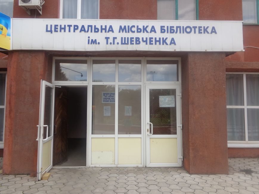 Творчество в каждом мазке кисти в библиотеке Красноармейска (фото) - фото 5 Творчество в каждом мазке кисти в библиотеке Красноармейска (фото) - фото 5