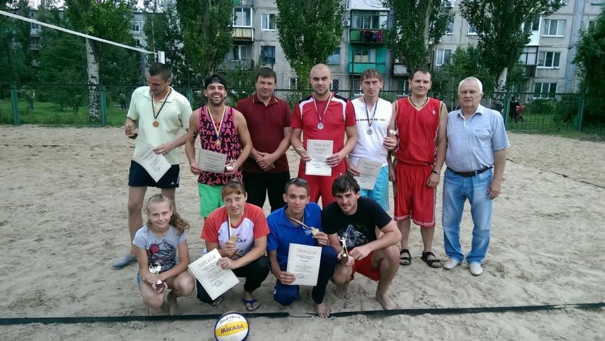 Турнир по пляжному волейболу в Димитрове прошел весело и интересно (фото) - фото 14 Турнир по пляжному волейболу в Димитрове прошел весело и интересно (фото) - фото 14