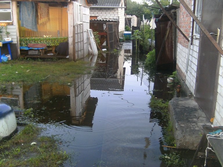 Світловодськ: рятувальники продовжують ліквідовувати наслідки негоди. ФОТО (фото) - фото 1 Світловодськ: рятувальники продовжують ліквідовувати наслідки негоди. ФОТО (фото) - фото 1