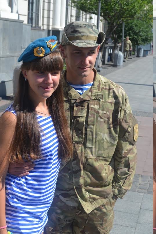 Львів'яни зустріли своїх героїв: з передової до Львова повернулися 200 військовослужбовців (ФОТО) (фото) - фото 1 Львів'яни зустріли своїх героїв: з передової до Львова повернулися 200 військовослужбовців (ФОТО) (фото) - фото 1