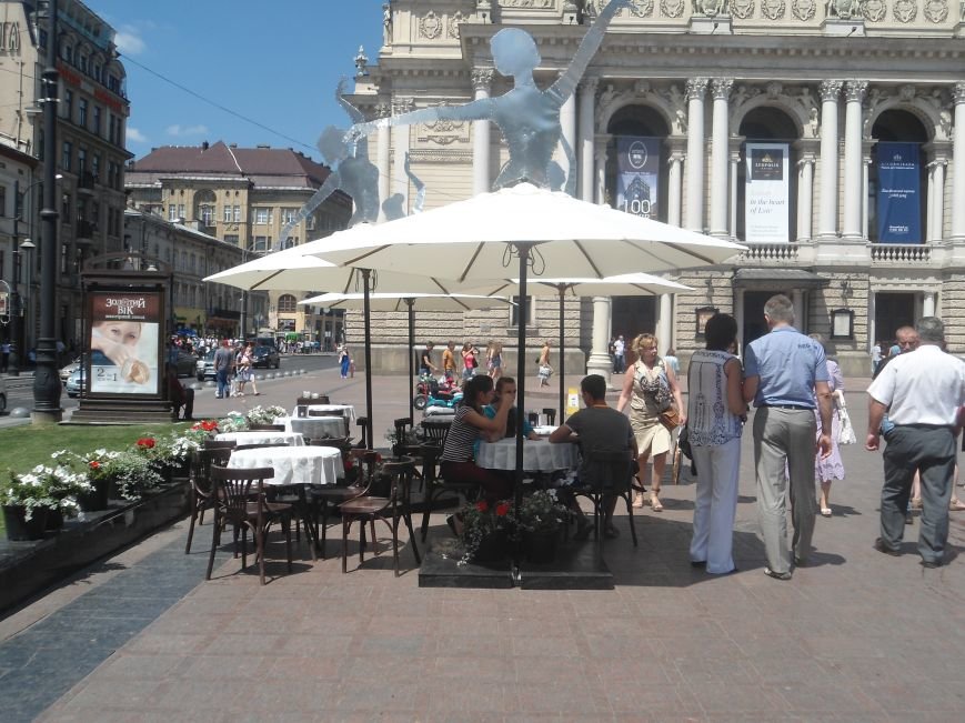 Чи стала вулиця Леся Курбаса пішохідною? (ФОТО) (фото) - фото 2 Чи стала вулиця Леся Курбаса пішохідною? (ФОТО) (фото) - фото 2
