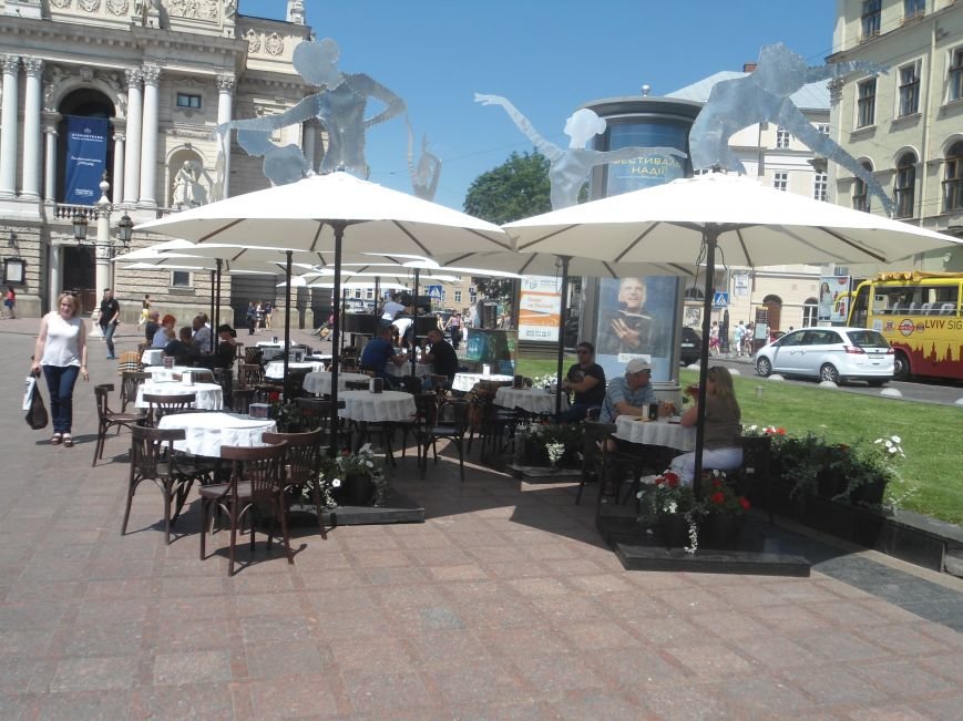 Чи стала вулиця Леся Курбаса пішохідною? (ФОТО) (фото) - фото 2 Чи стала вулиця Леся Курбаса пішохідною? (ФОТО) (фото) - фото 2
