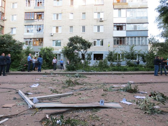 Теракт в Сумах: в офисе «Батьківщини» находился пункт сбора гуманитарки для АТО (ФОТО) (фото) - фото 1 Теракт в Сумах: в офисе «Батьківщини» находился пункт сбора гуманитарки для АТО (ФОТО) (фото) - фото 1