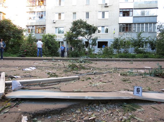 Теракт в Сумах: в офисе «Батьківщини» находился пункт сбора гуманитарки для АТО (ФОТО) (фото) - фото 1 Теракт в Сумах: в офисе «Батьківщини» находился пункт сбора гуманитарки для АТО (ФОТО) (фото) - фото 1