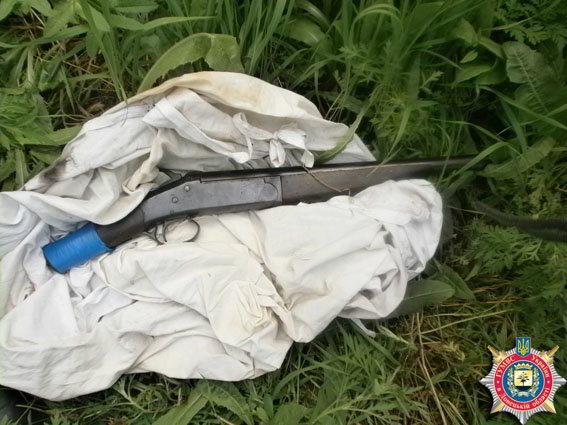 Под Мариуполем мужчина устроил стрельбу на трассе (ФОТО) (фото) - фото 1 Под Мариуполем мужчина устроил стрельбу на трассе (ФОТО) (фото) - фото 1