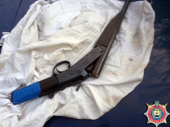 Под Мариуполем мужчина устроил стрельбу на трассе (ФОТО) (фото) - фото 1 Под Мариуполем мужчина устроил стрельбу на трассе (ФОТО) (фото) - фото 1