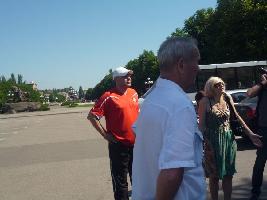 Криворожане не смогли попасть на прием к Юрию Вилкулу и решили подать на него в суд (ФОТО) (фото) - фото 3 Криворожане не смогли попасть на прием к Юрию Вилкулу и решили подать на него в суд (ФОТО) (фото) - фото 3