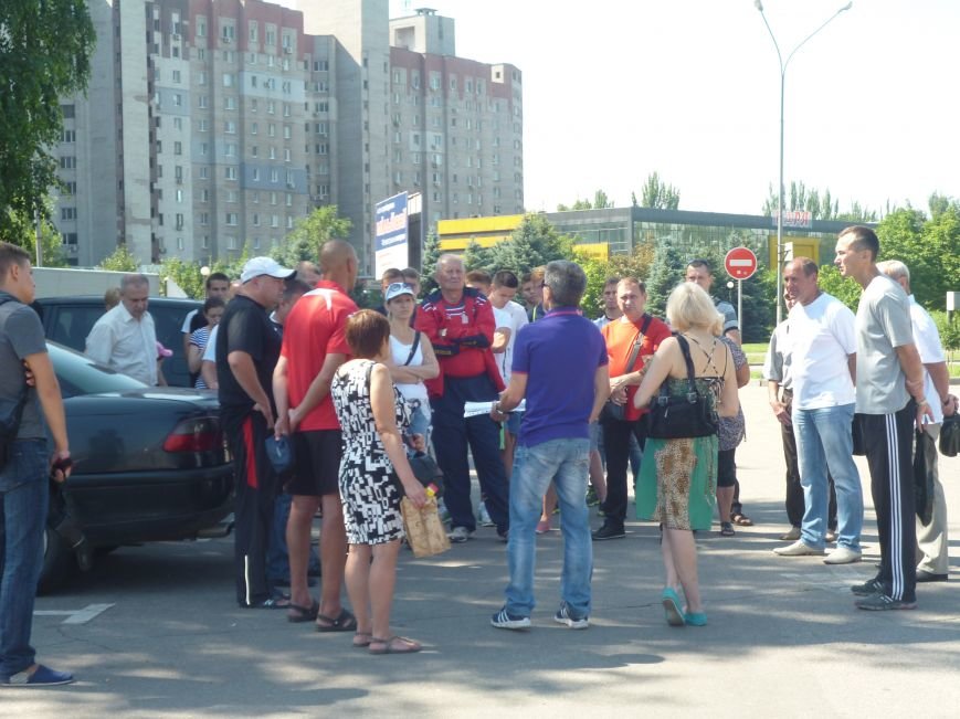Криворожане не смогли попасть на прием к Юрию Вилкулу и решили подать на него в суд (ФОТО) (фото) - фото 3 Криворожане не смогли попасть на прием к Юрию Вилкулу и решили подать на него в суд (ФОТО) (фото) - фото 3