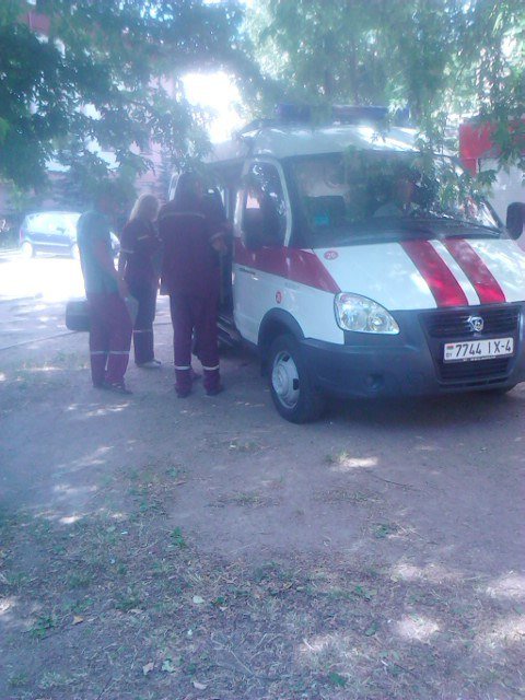 На ул. Советских пограничников спасатели достали из горящей квартиры мужчину (фото) - фото 5 На ул. Советских пограничников спасатели достали из горящей квартиры мужчину (фото) - фото 5
