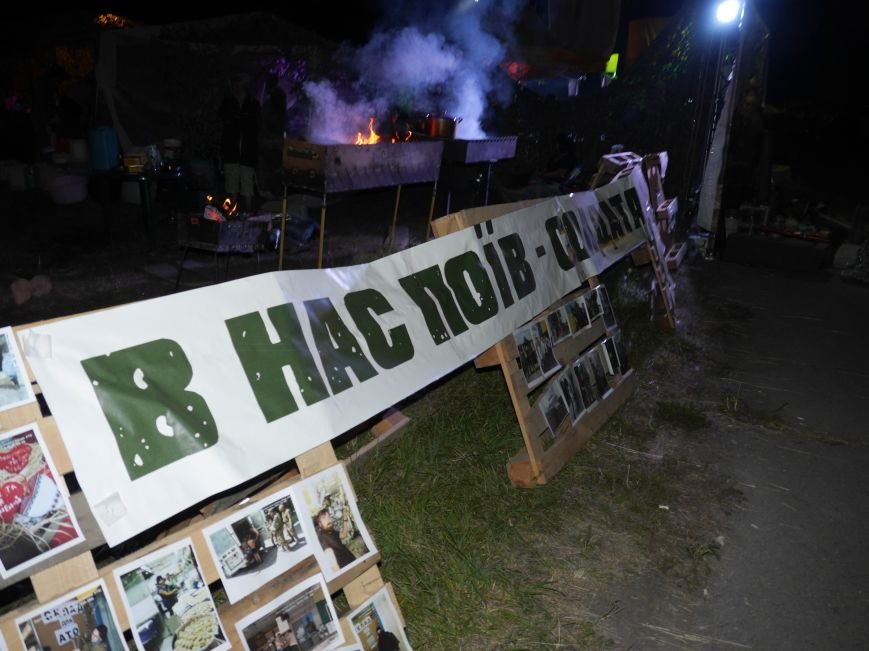Кошти для армії: у Тернополі на польовій кухні волонтери зібрали понад 57 тисяч гривень (фото) - фото 1 Кошти для армії: у Тернополі на польовій кухні волонтери зібрали понад 57 тисяч гривень (фото) - фото 1