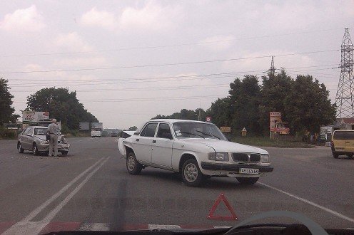 Сьогодні у Вінниці біля «Епіцентру» сталося ДТП. Geely зіткнулася із «Волгою» (фото) (фото) - фото 3 Сьогодні у Вінниці біля «Епіцентру» сталося ДТП. Geely зіткнулася із «Волгою» (фото) (фото) - фото 3