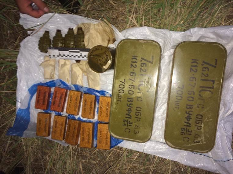 В Киеве СБУ рассекретила тайник со взрывчаткой (ФОТО) (фото) - фото 1 В Киеве СБУ рассекретила тайник со взрывчаткой (ФОТО) (фото) - фото 1