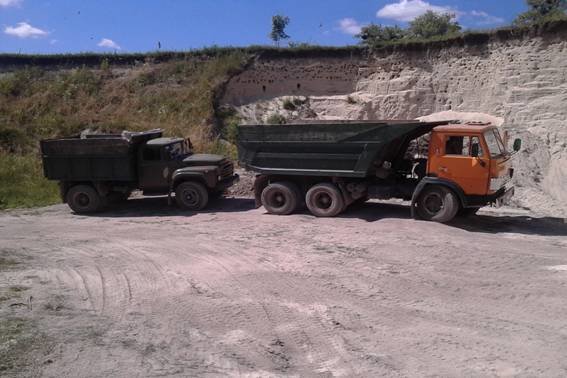 На Львівщині впіймали браконьєрів, які незаконно видобували пісок (фото) - фото 1 На Львівщині впіймали браконьєрів, які незаконно видобували пісок (фото) - фото 1