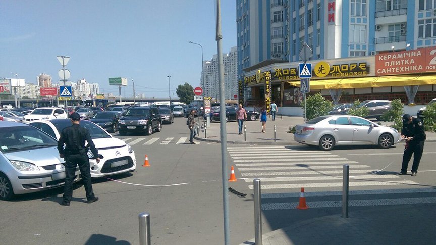 На Осокорках водитель “Citroen” с ребенком в салоне не пропустил “Mitsubishi” (ФОТО, обновлено) (фото) - фото 2 На Осокорках водитель “Citroen” с ребенком в салоне не пропустил “Mitsubishi” (ФОТО, обновлено) (фото) - фото 2