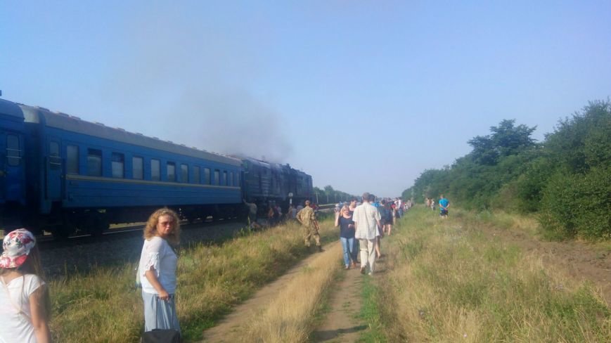 «Нас просто выкинули из поезда» - пассажир горевшего поезда Киев - Николаев (ФОТО) (фото) - фото 3 «Нас просто выкинули из поезда» - пассажир горевшего поезда Киев - Николаев (ФОТО) (фото) - фото 3