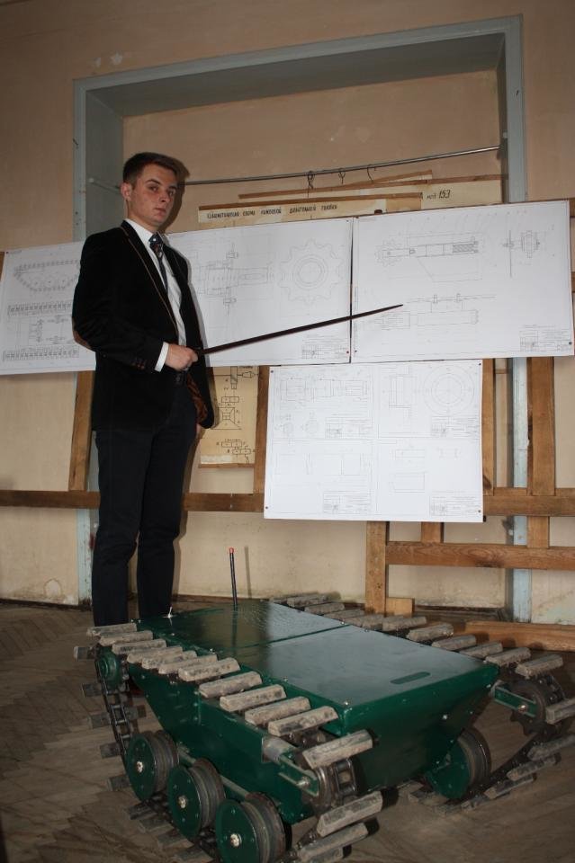 Науковці та студенти Львівської політехніки розробляють техніку для експлуатації в зоні бойових дій (фото) - фото 2 Науковці та студенти Львівської політехніки розробляють техніку для експлуатації в зоні бойових дій (фото) - фото 2